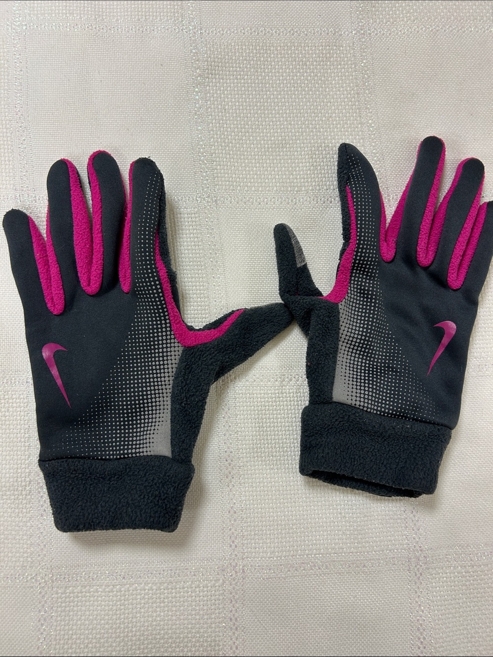 Nike athletic gloves Wearable Gloves image 3